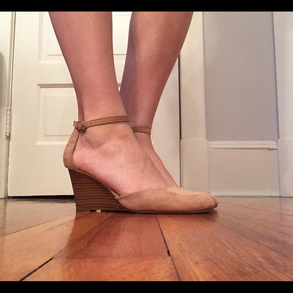 Wendy closed toe wedge